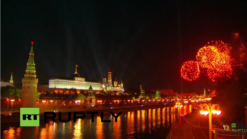 Live: Tag des Sieges in Russland – Über 10.000 Feuerwerkskörper erhellen Moskaus Himmel