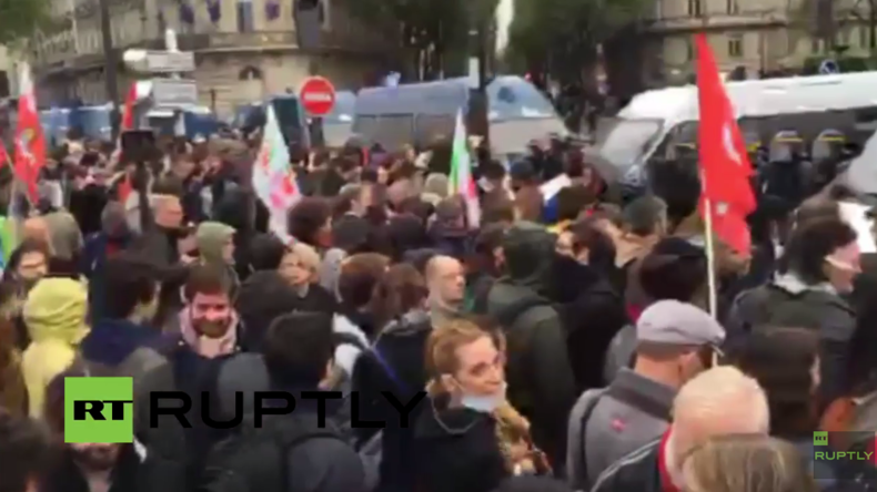 Live: Proteste in Paris nach Regierungsankündigung umstrittene Arbeitsrechtsreform durchzusetzen