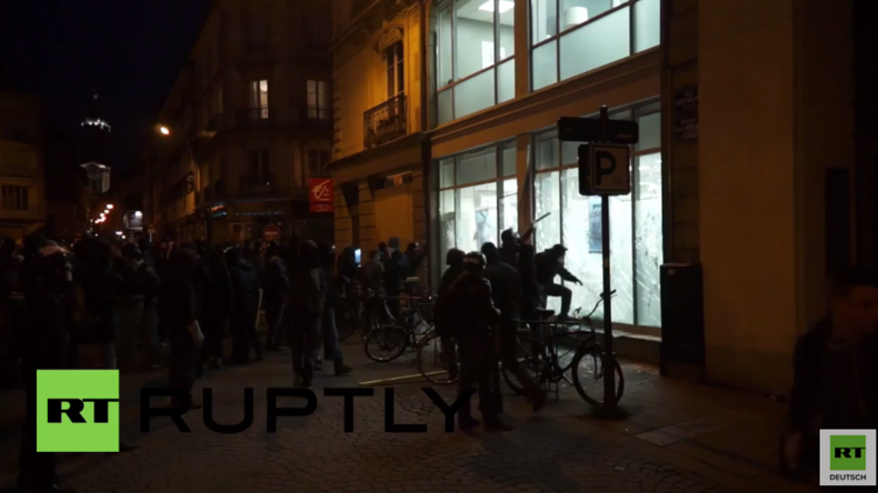 Frankreich: Demonstranten stürmen Banken, verbrennen Autos und stoßen mit Polizei in Rennes zusammen