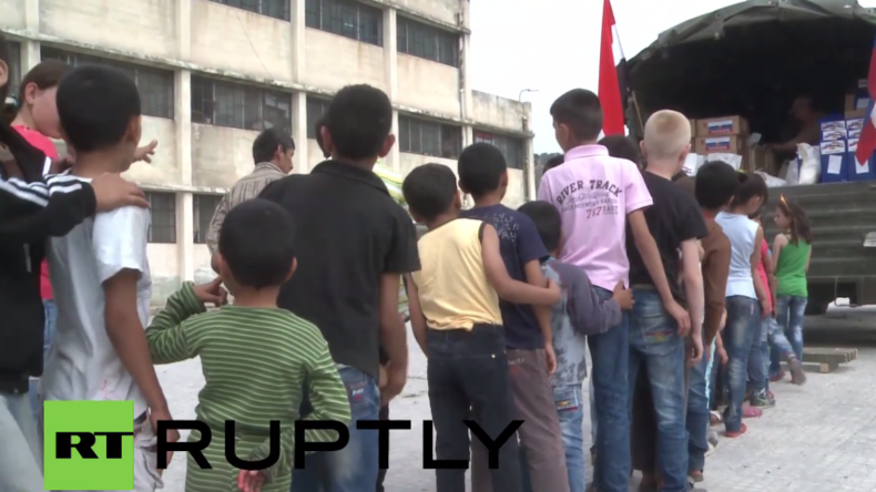 Syrien: Russische Soldaten verteilen humanitäre Hilfe für syrische Binnenflüchtlinge