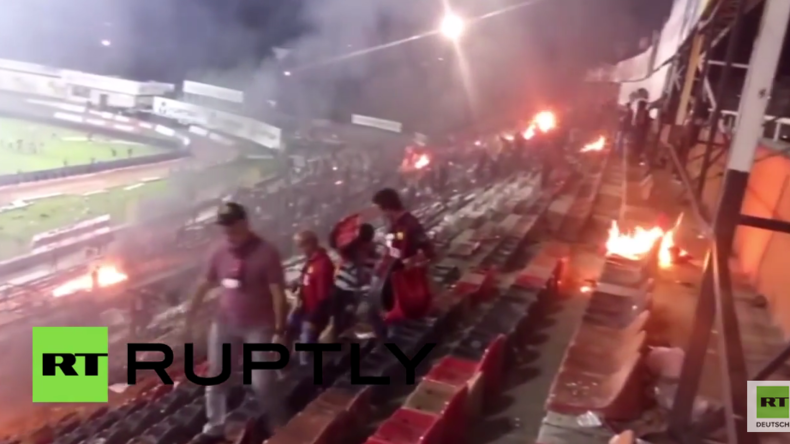 Schlechte Verlierer: Türkische Fußball-Fans setzen aus Wut über Niederlage Heimstadion in Brand