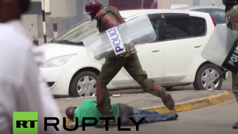 Kenia: Polizisten schlagen bei Protest gegen Wahlaufsichtsbehörde auf Demonstranten ein