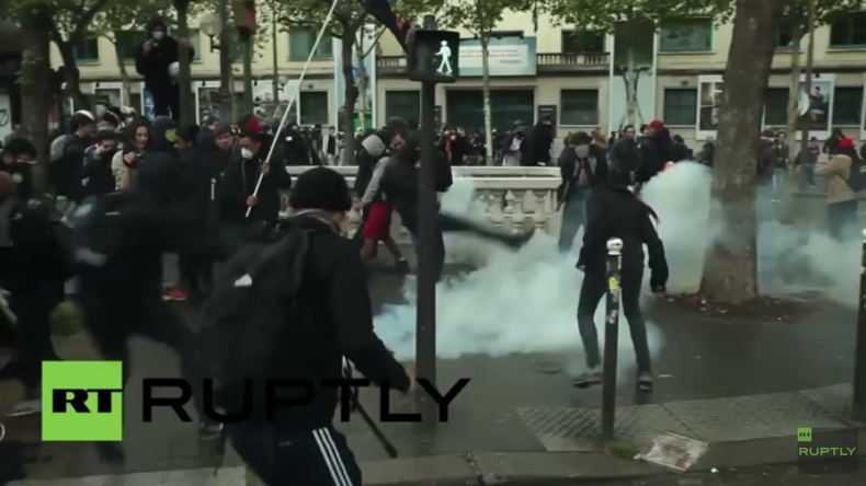 Live aus Paris: Gewerkschaften und wütende Bürger protestieren gegen umstrittene Arbeitsrechtsreform