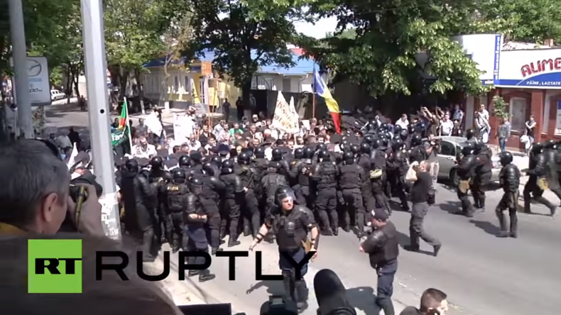 Moldawien: LGBT-Demonstranten evakuiert nach schwerem Protest von orthodoxen Christen 
