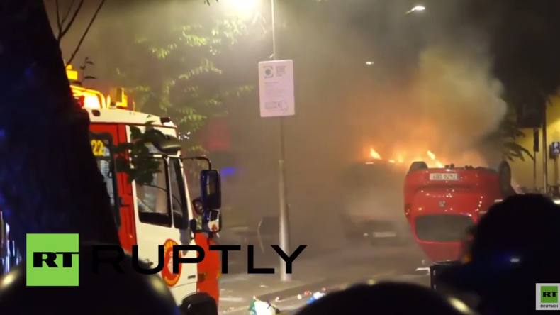 Spanien: Ausschreitungen bei Räumung von besetzter Bank - Brennende Autos und Tränengas