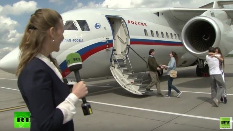 "Endlich zu Hause" - Bei Austausch freigekommene Russen wieder bei ihren Ehefrauen 