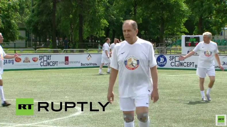 Live: Russischer Außenminister Sergej Lawrow spielt bei Volks-Liga-Turnier mit