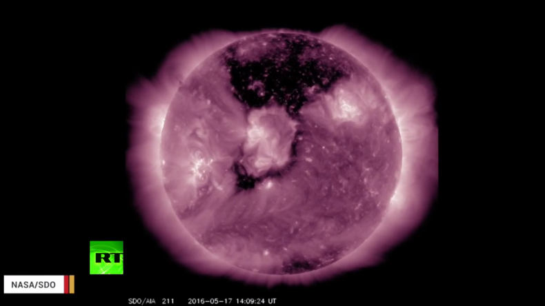 Dunkle Sonne - NASA nimmt gewaltiges koronales Loch auf 
