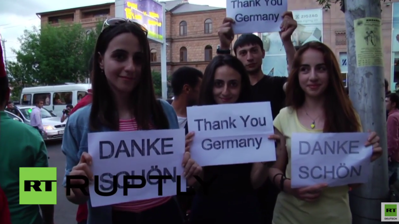 Armenier versammeln sich vor deutscher Botschaft und danken Deutschland für die Armenien-Resolution