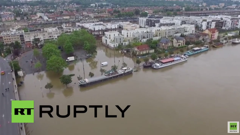 Paris steht unter Wasser - Drohne filmt schwere Überschwemmungen in Frankreichs Hauptstadt