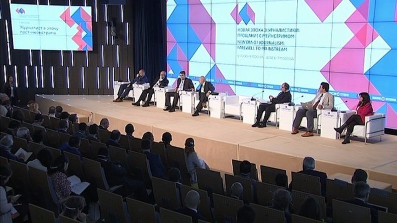 Live: Rossija Segodnjas internationales Medienforum – Podiumsdiskussion und Buchvorstellung