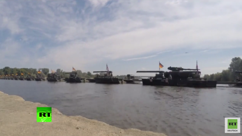 "Anakonda 2016": Deutsche und britische Truppen errichten für NATO-Übung Brücke über Polens Weichsel