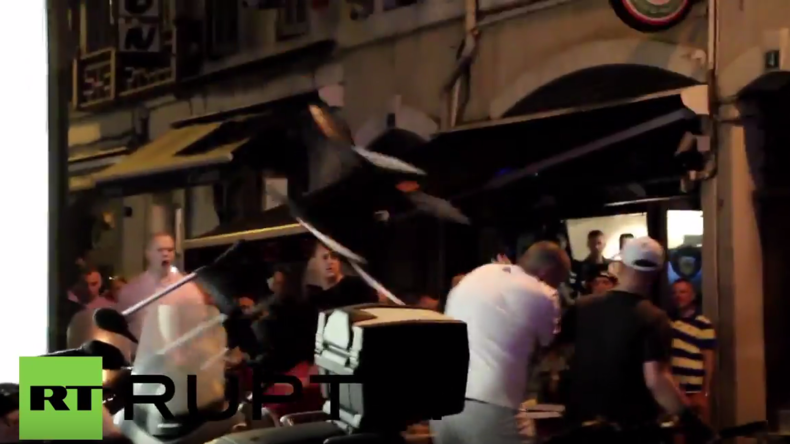 Frankreich: Englische und russische Fußballfans liefern sich Massenschlägerei in Marseille
