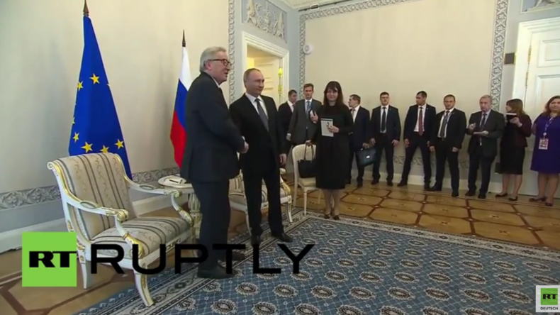 Juncker trifft Putin am Rande des internationalen Wirtschaftsforums in Sankt Petersburg