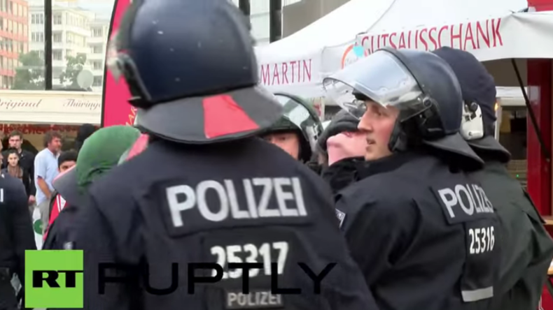 Berlin: Protest der rechten Jugendbewegung Identitäre  trifft auf heftigen Widerstand - Verhaftungen