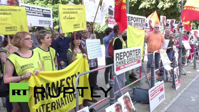 Berlin: Protest vor türkischer Botschaft für Pressefreiheit in der Türkei 