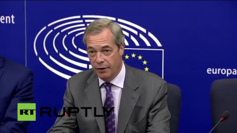 Live: Nigel Farage gibt Pressekonferenz zum Brexit [mit deutscher Simultan-Übersetzung]