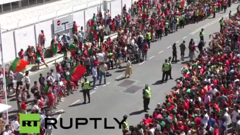 Live vom Flughafen in Lissabon: Portugiesische Nationalmannschaft kehrt nach EM-Sieg heim 