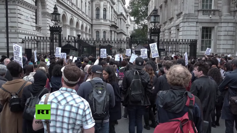  "Fuck off Theresa May!" - BlackLivesMatter-Protest gegen Cameron-Nachfolgerin in London