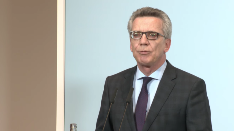 Live: Innenminister de Maziere gibt Pressekonferenz zum Axt-Angriff in Würzburg