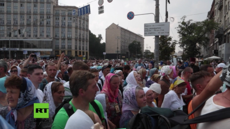 Nach insgesamt 1.100 Kilometern Fußmarsch erreichen Friedensprozessionen ihr Ziel in Kiew