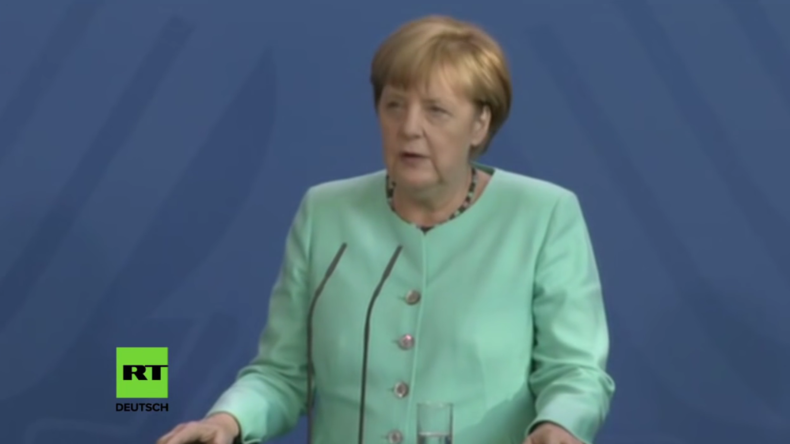 Live: Merkel zieht nach Kritik über Schweigen zu Attentaten Jahres-Pressekonferenz vor