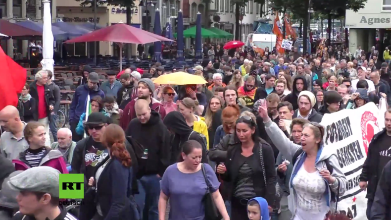 Hunderte demonstrieren gegen Pro-Erdogan-Versammlung in Köln