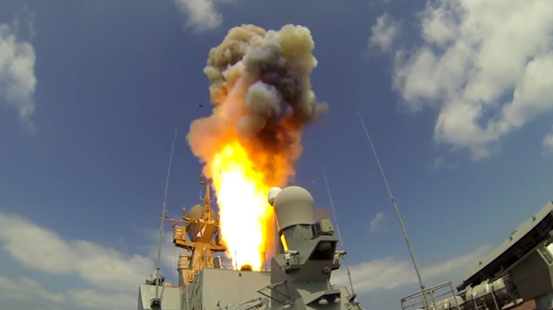 Russische Kampfschiffe im Mittelmeer zerstören mit Marschflugkörpern Kommandoposten von Al-Nusra