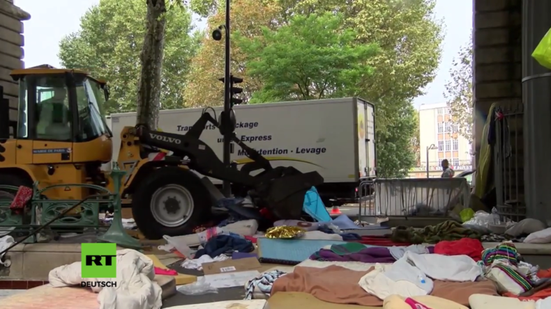 Paris: Französische Behörden reißen Flüchtlingscamp ab 