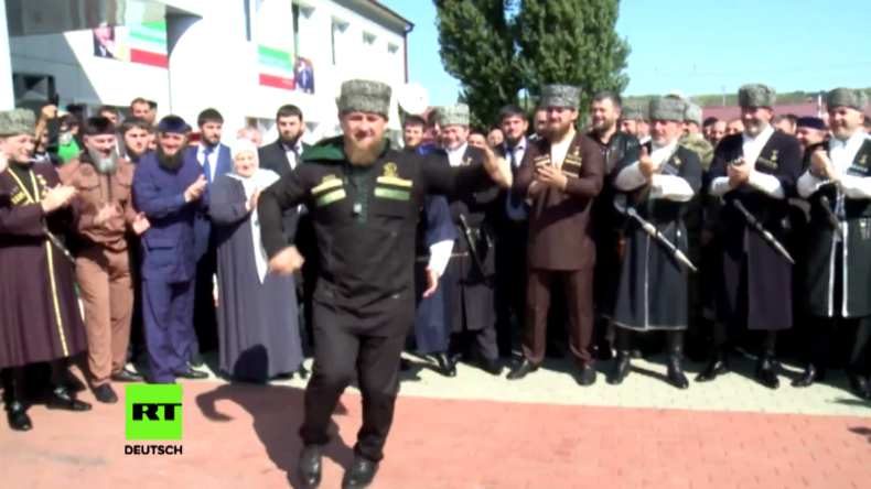 Duma-Wahlen 2016: Kadyrow tanzt Lezginka am Wahllokal in Tschetschenien