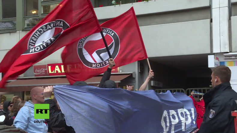 Berlin: AfD-Wahlparty natürlich nicht ohne Antifa – Protest vorm Ratskeller Charlottenburg