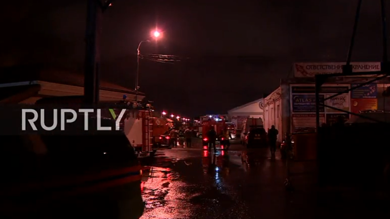 Live aus Moskau: Feuer in Lagerhaus tötet mindestens sieben Feuerwehrmänner 