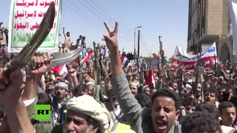 Massiver Protest im Jemen: Saudi-Koalition tötet mit Luftangriff auf Beerdigung über 140 Zivilisten