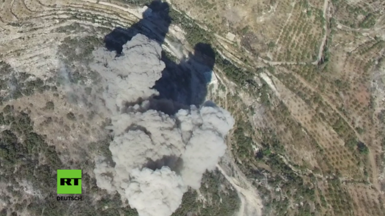 Syrien: Drohne filmt Luftangriffe im Norden Latakias gegen al-Nusra Front 