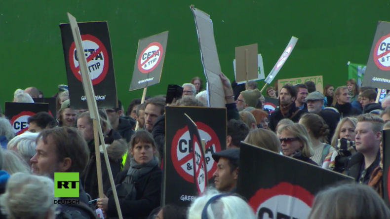 Dänemark: "Sie dienen den Konzernen, nicht den Menschen!" - Hunderte marschieren gegen TTIP und CETA