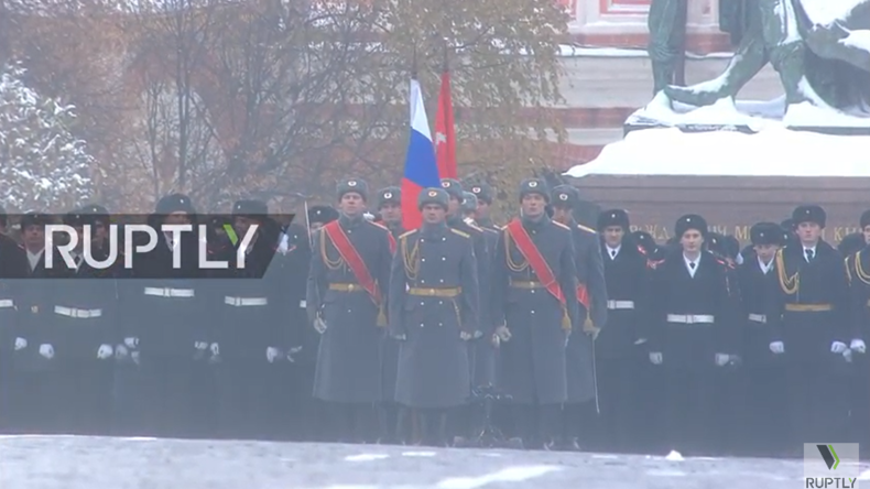 Live aus Moskau: Feierlichkeiten zum 75. Jahrestag der berühmten Parade auf dem Roten Platz