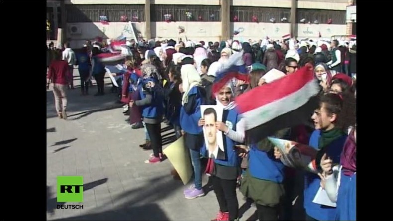 Aleppo: Terroristen beschießen Kundgebung an Schule und töten mindestens sieben Kinder 