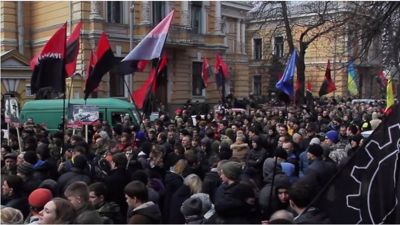 Live aus Kiew: "Kommt und kämpft!" - Nationalisten des Rechten Sektors rufen neuen Maidan aus