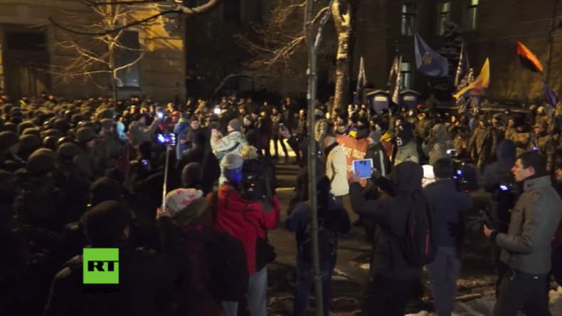 Kiewer Maidan: Mit Handgranaten gegen Polizisten – Rechter Sektor will erneuten Umsturz
