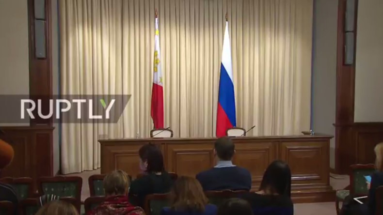 Live: Russischer und philippinischer Außenminister geben gemeinsame Pressekonferenz