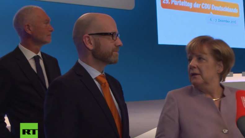 „Was'n das für'n Apparat?“ Merkel entdeckt wieder Neuland – Nach dem Internet nun 360° Kameras