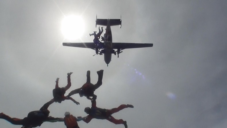 Einmal in Russland: Adrenalin pur beim Fallschirmspringen und Basejumping