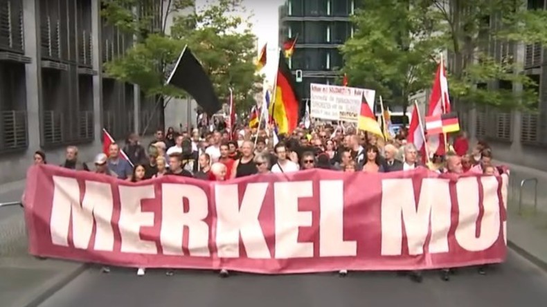 Live: Nach Anschlag in Berlin - Mahnwache und Proteste von Linken und Rechten am Breitscheidplatz