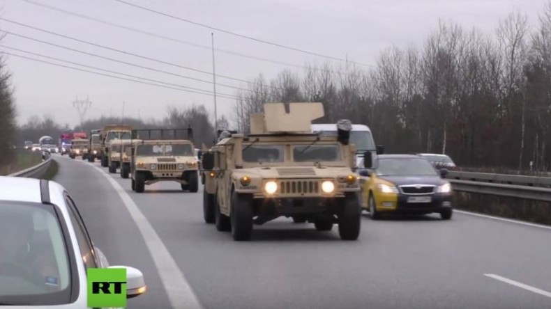 Deutschland: Tausende US-Militärfahrzeuge starten gen Osten via Autobahn und Transportzügen