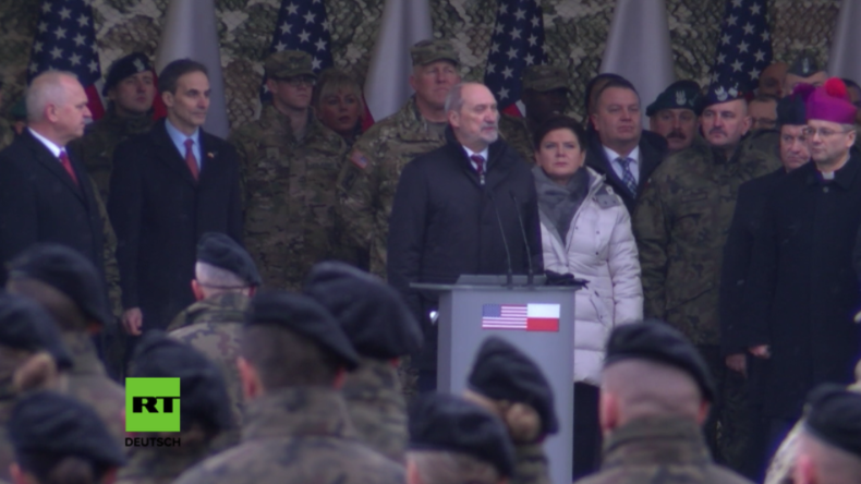 Feierliche Willkommenszeremonie für US-Truppen in Polen von Protestrufen begleitet