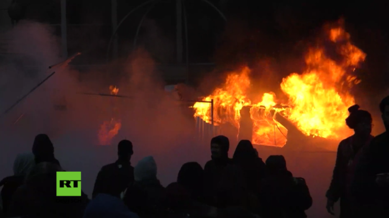 Chaos in Pariser Vorort: Protestler verwandeln Straßen nach Vergewaltigungsvorwurf in Schlachtfeld 