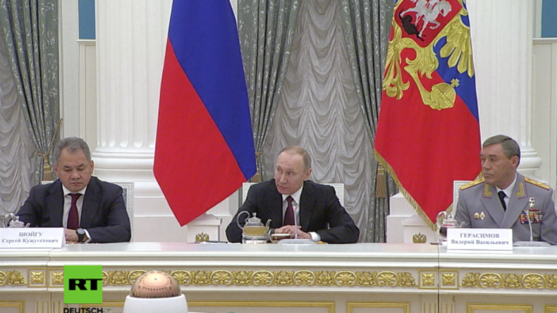 Sergej Schoigu, Waleri Gerasimow und Wladimir Putin