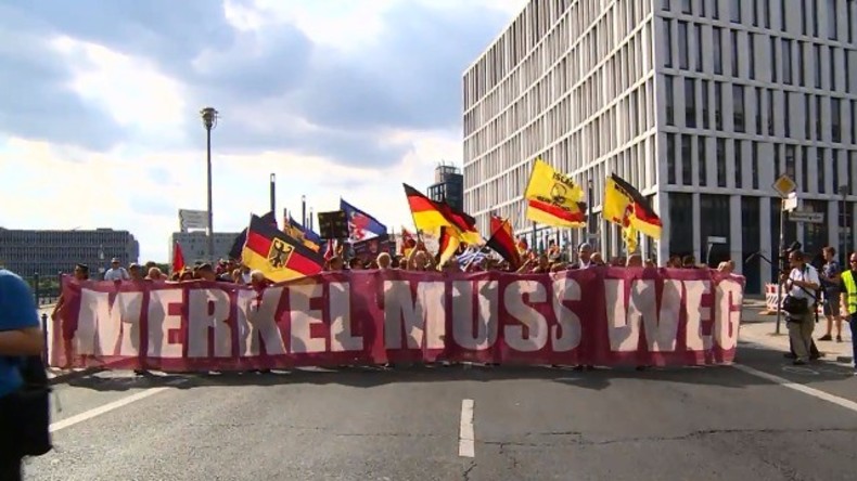 Live ab 14:30 Uhr: "Merkel muss weg"-Demonstration in Berlin