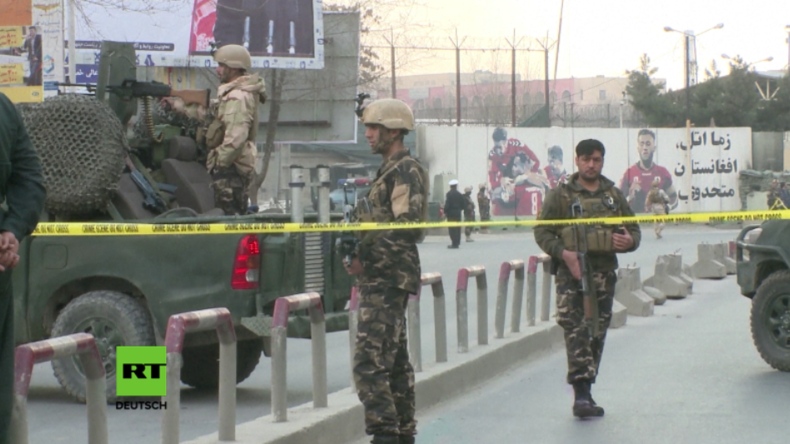 Sicherheitskräfte vorm Militärkrankenhaus in Kabul.