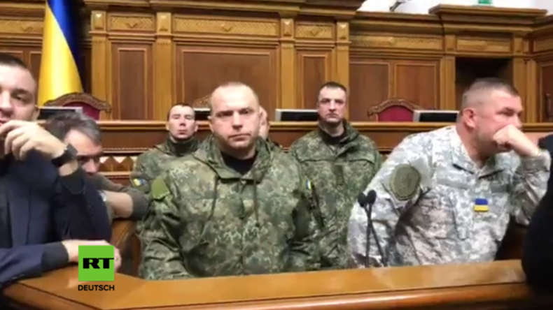 Ukraine: Polizisten haben genug von rechtsextremen Übergriffen und "stürmen" Kiewer Rada